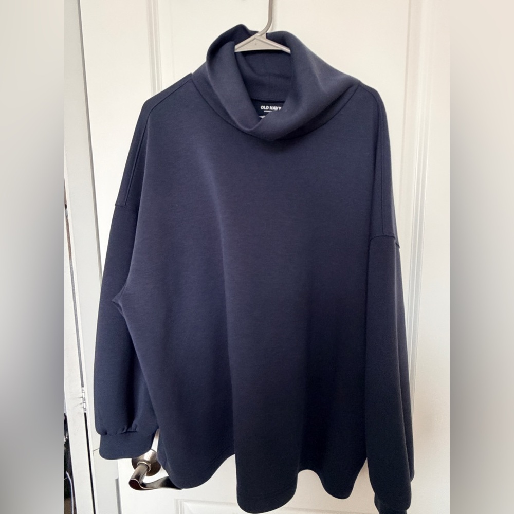 Old Navy Bounce Fleece sweatshirt
